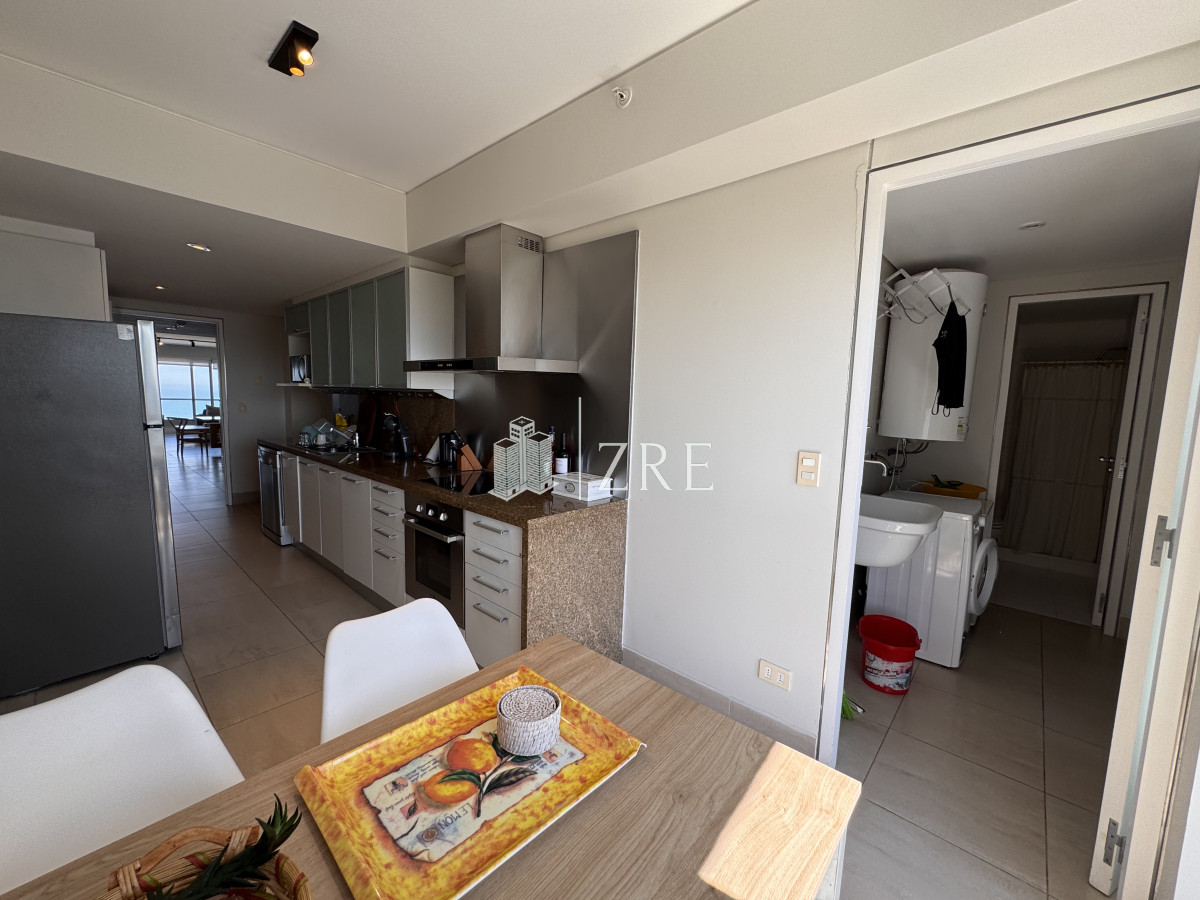 Apartamento ID.17 - Venta Apartamento 2 dormitorios y servicio Le Parc Punta Del Este