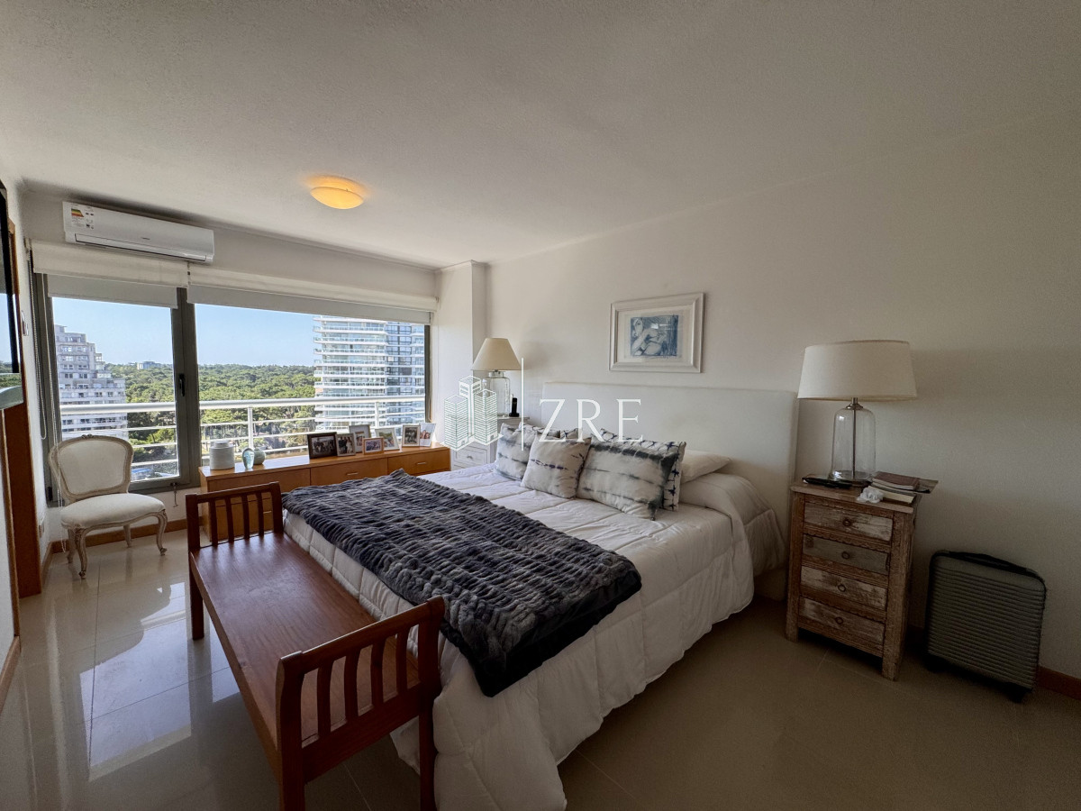 Apartamento ID.1225 - Venta Penthouse 4 dormitorios mas servicio Punta del Este