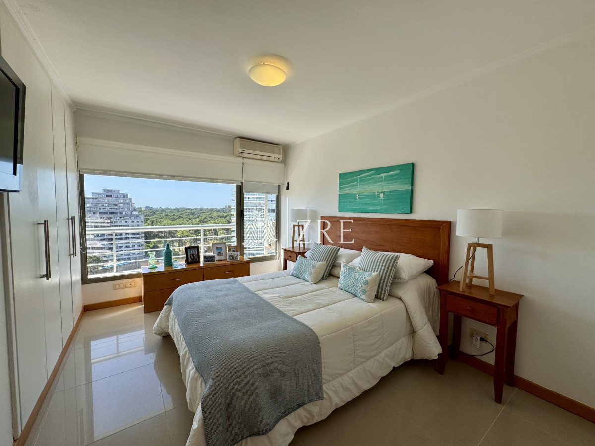 Apartamento ID.1225 - Venta Penthouse 4 dormitorios mas servicio Punta del Este