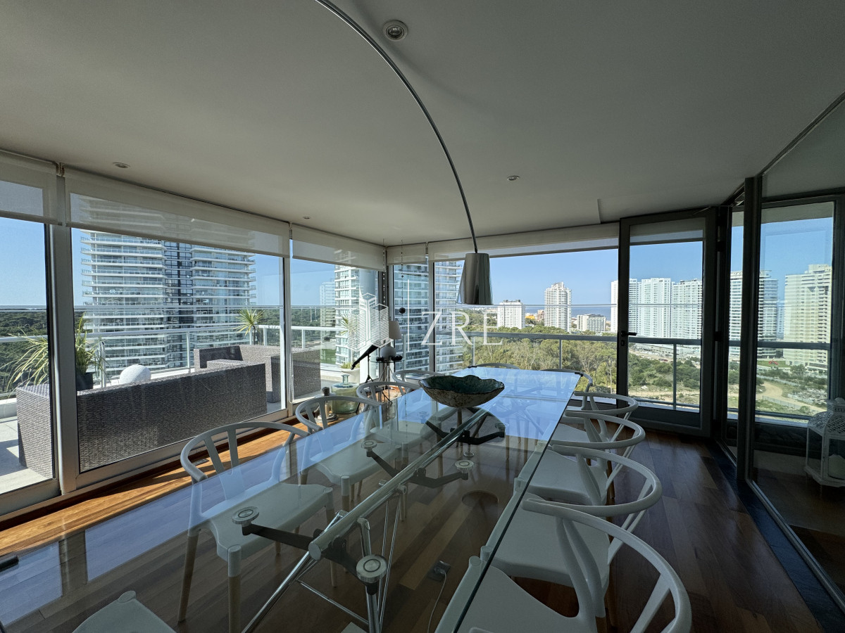 Apartamento ID.1225 - Venta Penthouse 4 dormitorios mas servicio Punta del Este