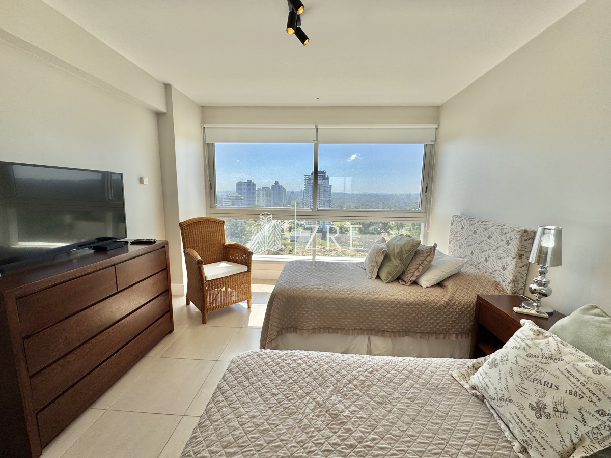 Apartamento ID.17 - Venta Apartamento 2 dormitorios y servicio Le Parc Punta Del Este