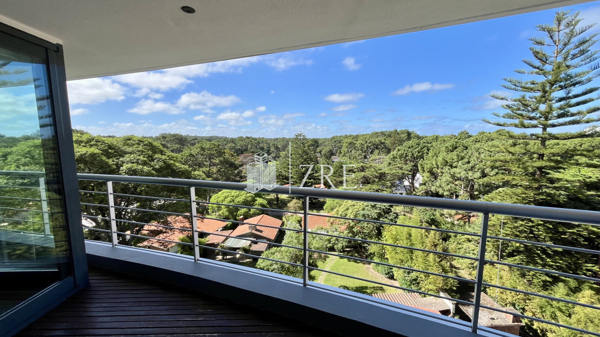 Apartamento ID.20 - Venta Apartamento 3 Dormitorios Punta del Este Av Roosevelt