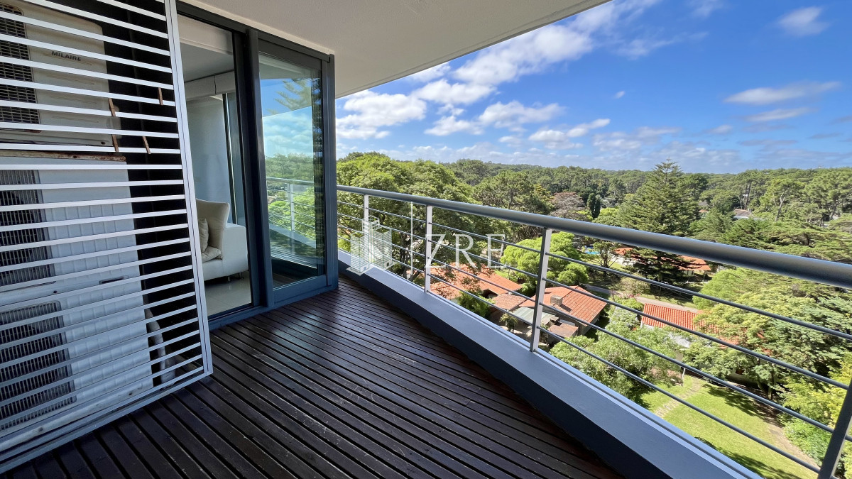 Apartamento ID.20 - Venta Apartamento 3 Dormitorios Punta del Este Av Roosevelt
