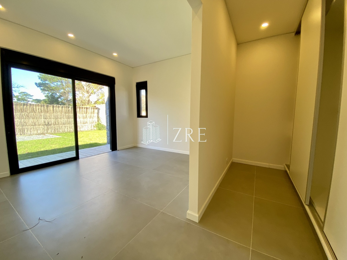 Casa ID.3 - Venta casa 3 dormitorios mas dependencia Punta del Este