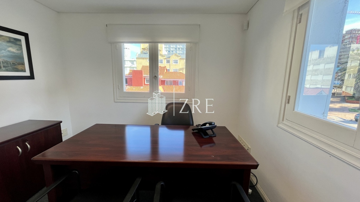 Oficina ID.1060 - Venta - Alquilo - Oficina  Punta del Este