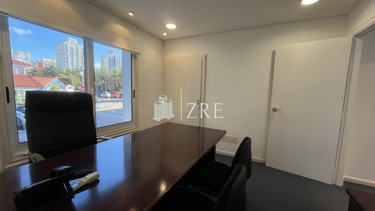 Oficina ID.1060 - Venta - Alquilo - Oficina  Punta del Este