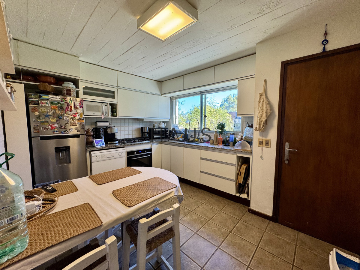 Casa ID.559 - Venta Casa 4 Dormitorios Pinares Punta del Este