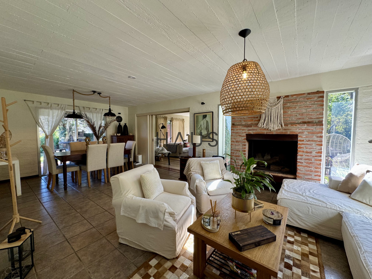 Casa ID.559 - Venta Casa 4 Dormitorios Pinares Punta del Este