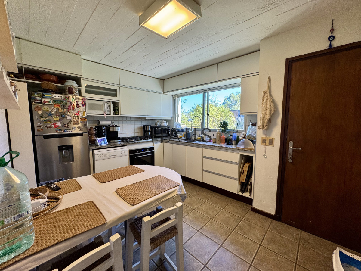 Casa ID.559 - Venta Casa 4 Dormitorios Pinares Punta del Este