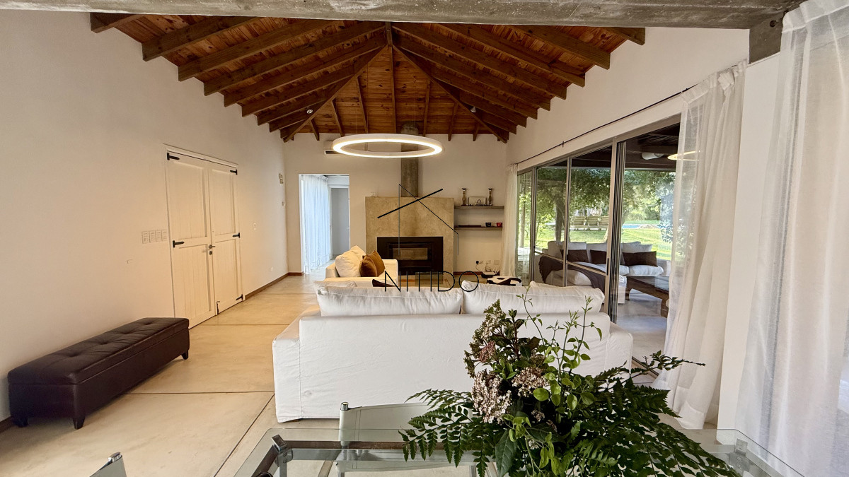 Casa ID.515 - Venta Casa 4 dormitorios Rincón del Indio Punta del Este