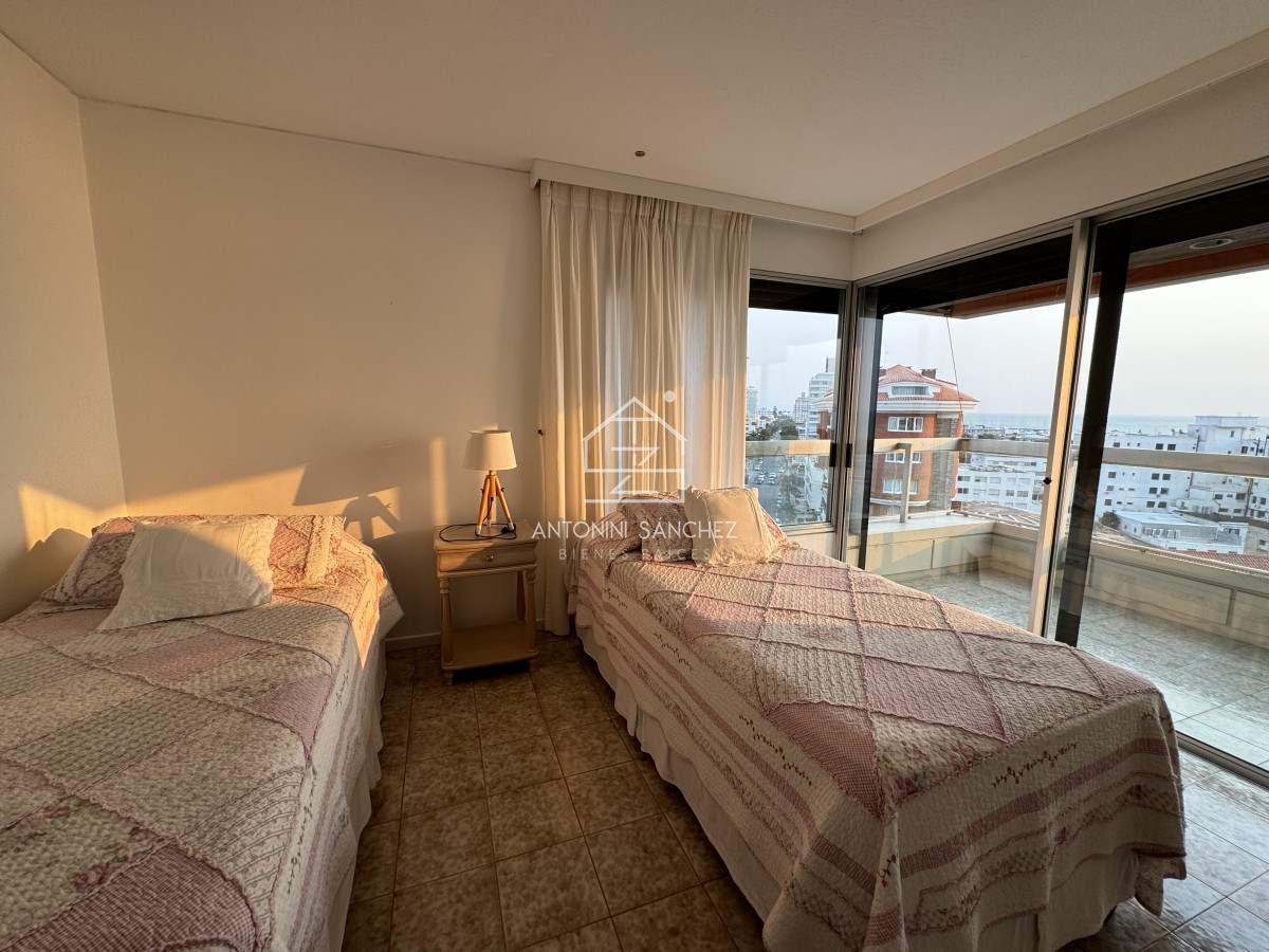 Apartamento ID.1006 - Venta Apartamento 3 Dormitorios Punta Del Este Mansa