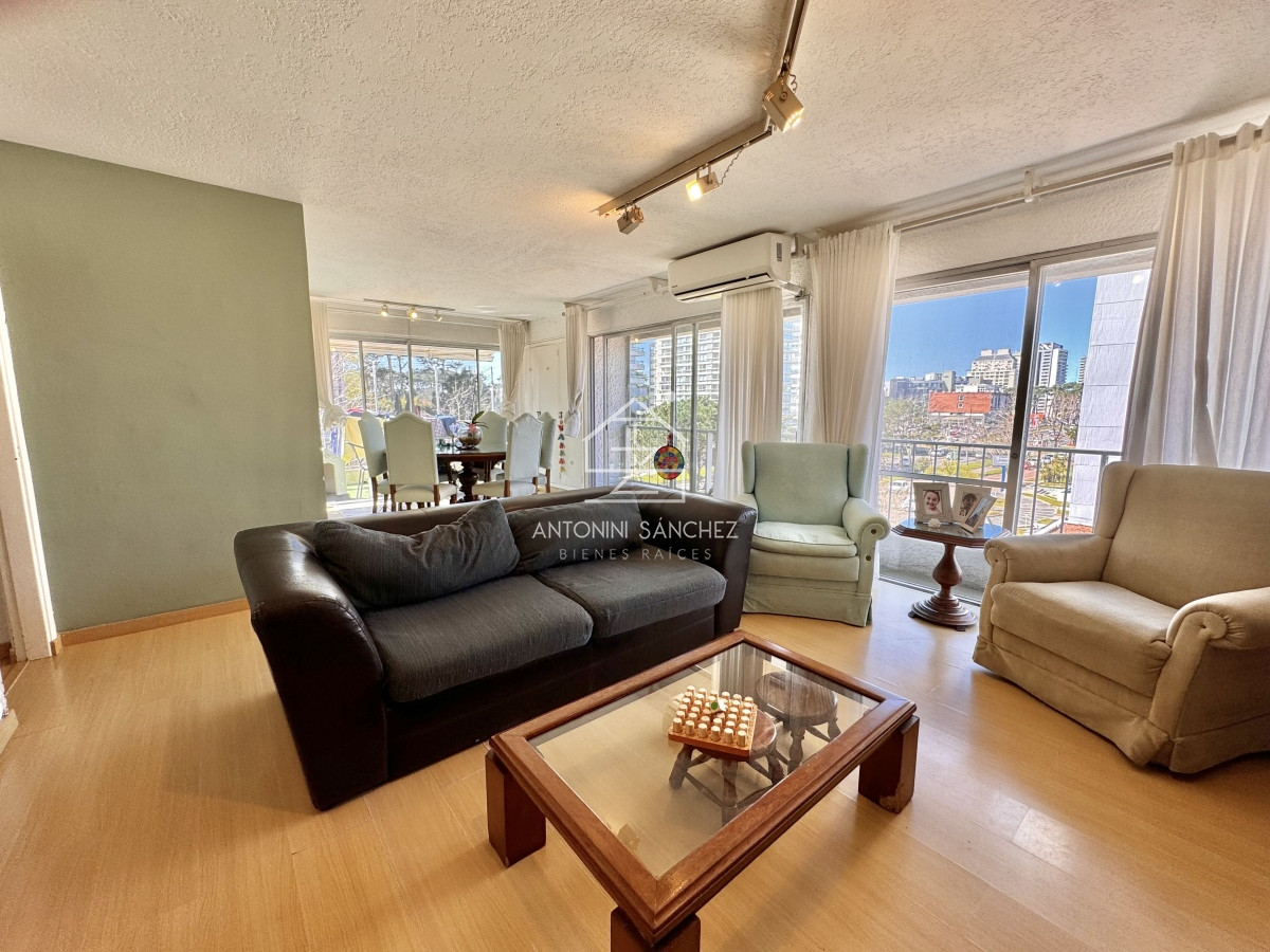 Apartamento ID.1126 - Venta Apartamento 3 dormitorios Punta del Este