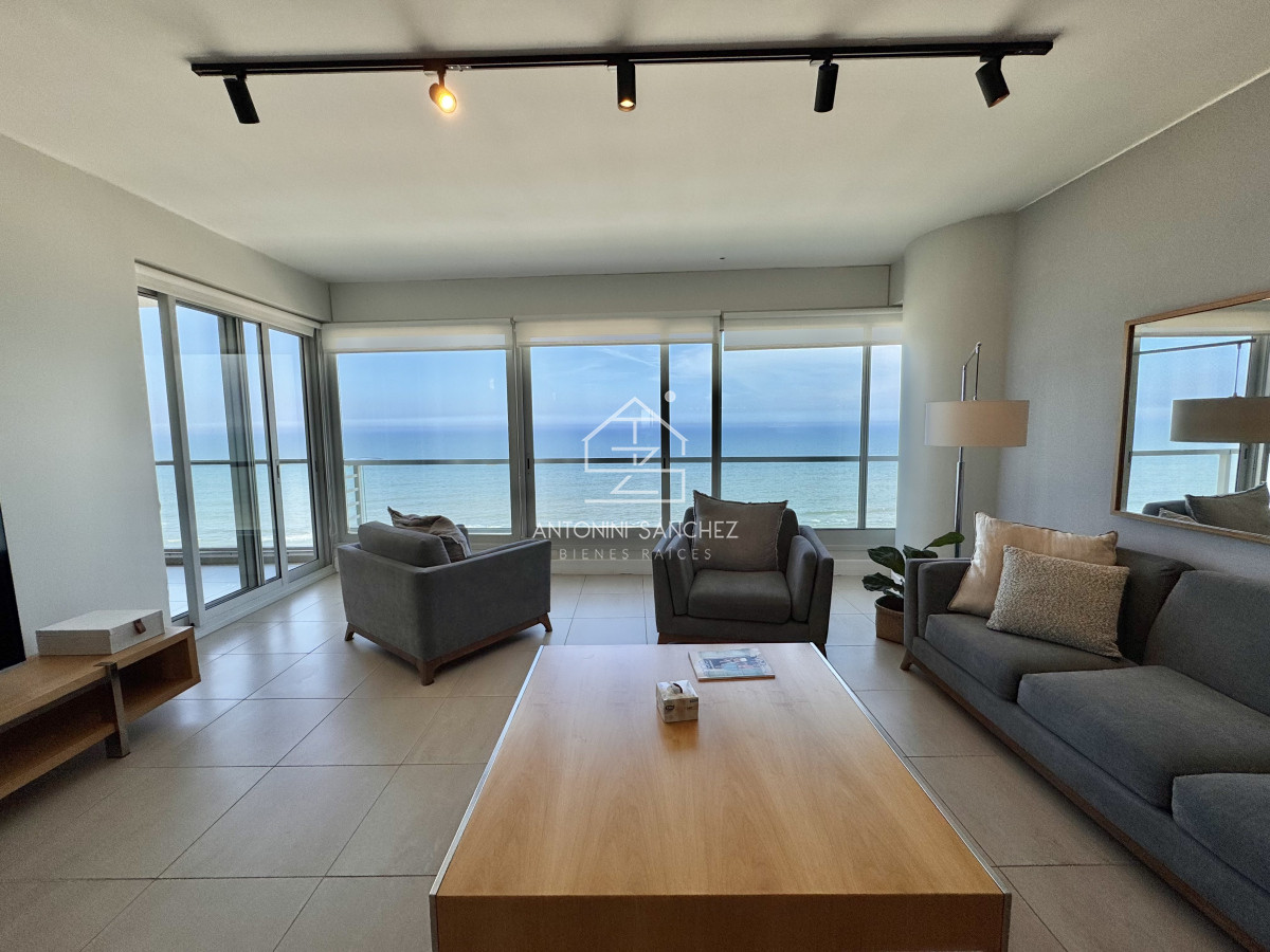Apartamento ID.1749 - Venta Apartamento 2 dormitorios y servicio Le Parc Punta Del Este