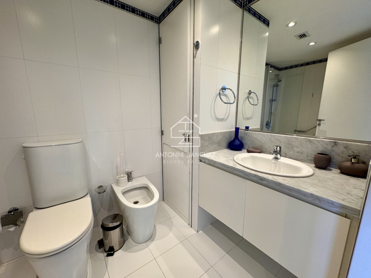 Apartamento ID.1749 - Venta Apartamento 2 dormitorios y servicio Le Parc Punta Del Este