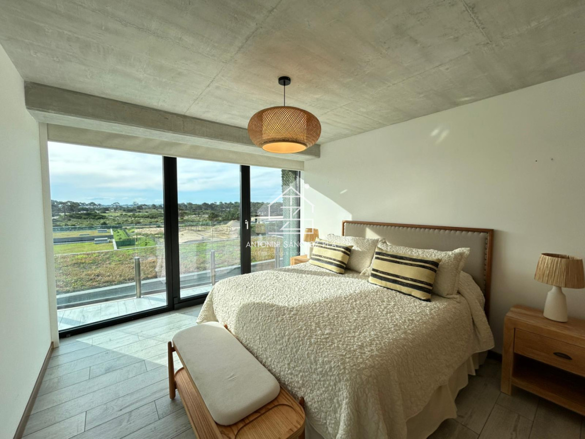 Apartamento ID.4371 - Venta apartamento un dormitorio Punta del Este playa Brava edificio Surfside