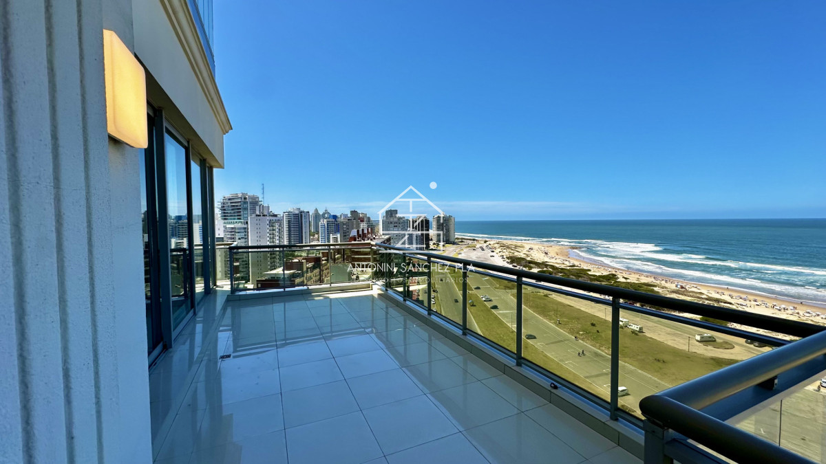 Apartamento ID.3965 - Venta Penthouse 5 dormitorios Punta del Este Brava