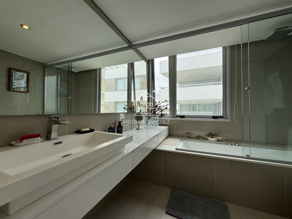 Apartamento ID.1577 - Venta apartamento 3 suites Punta del Este