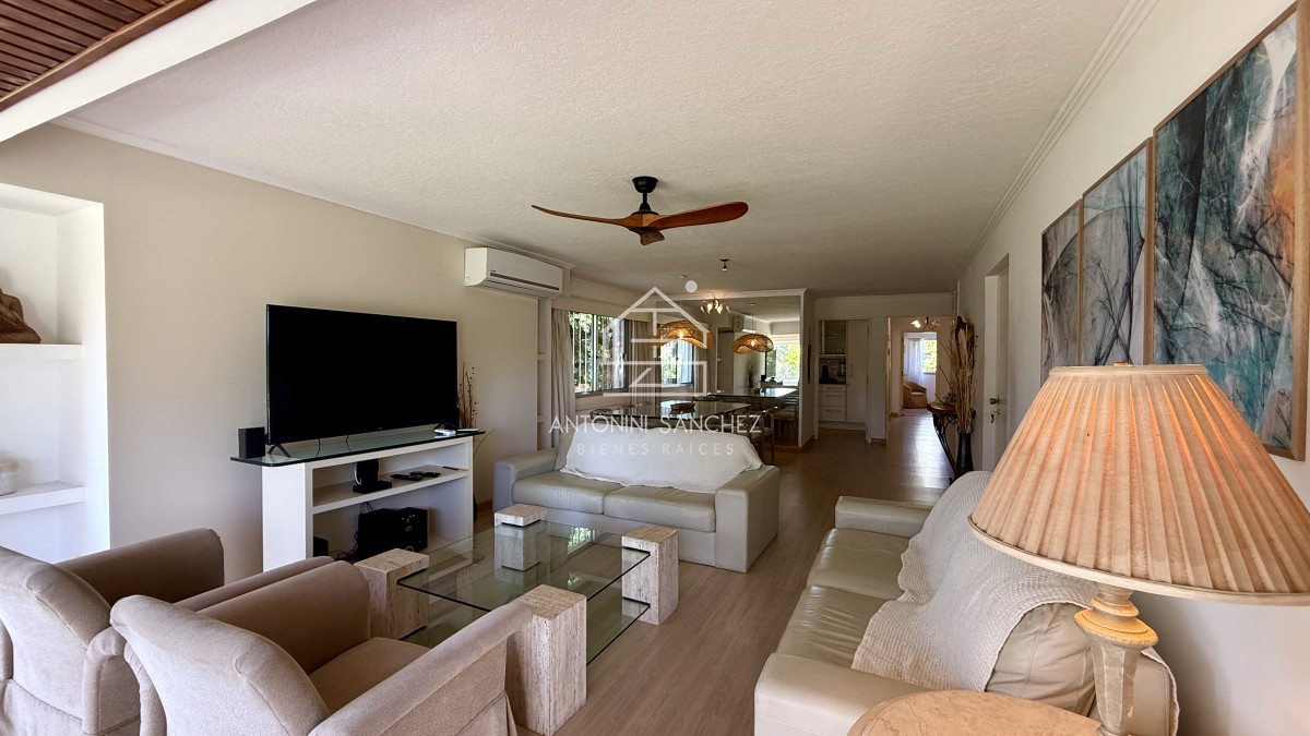 Apartamento ID.2918 - Venta Apartamento 3 Dormitorios Mansa Punta del Este