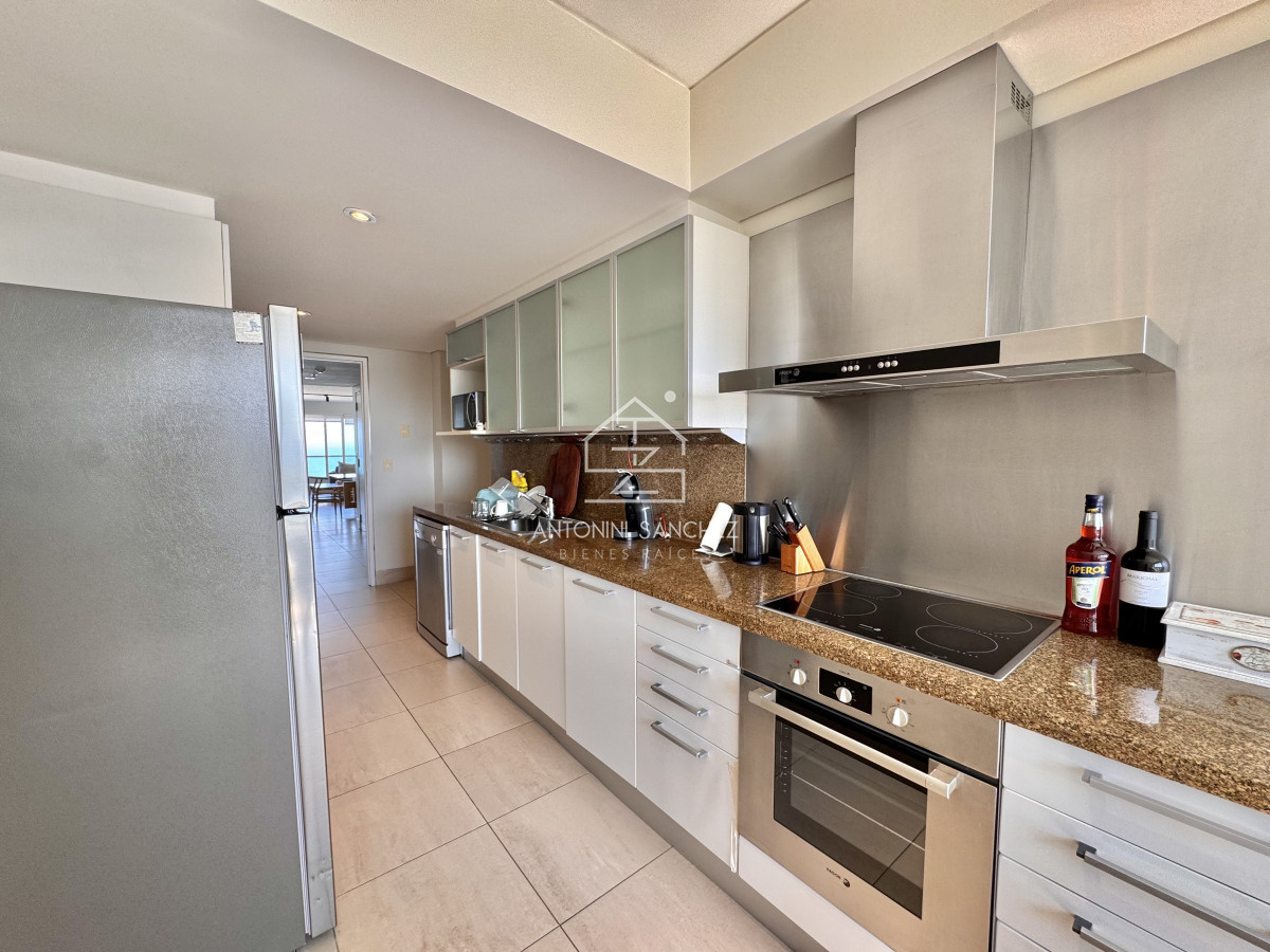 Apartamento ID.1749 - Venta Apartamento 2 dormitorios y servicio Le Parc Punta Del Este