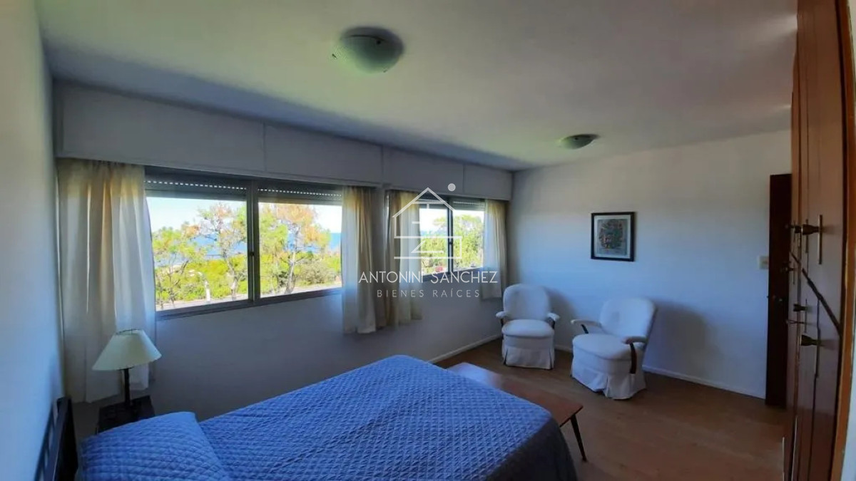 Apartamento ID.2129 - Venta apartamento 3 dormitorios y dependencia de servicio mansa 