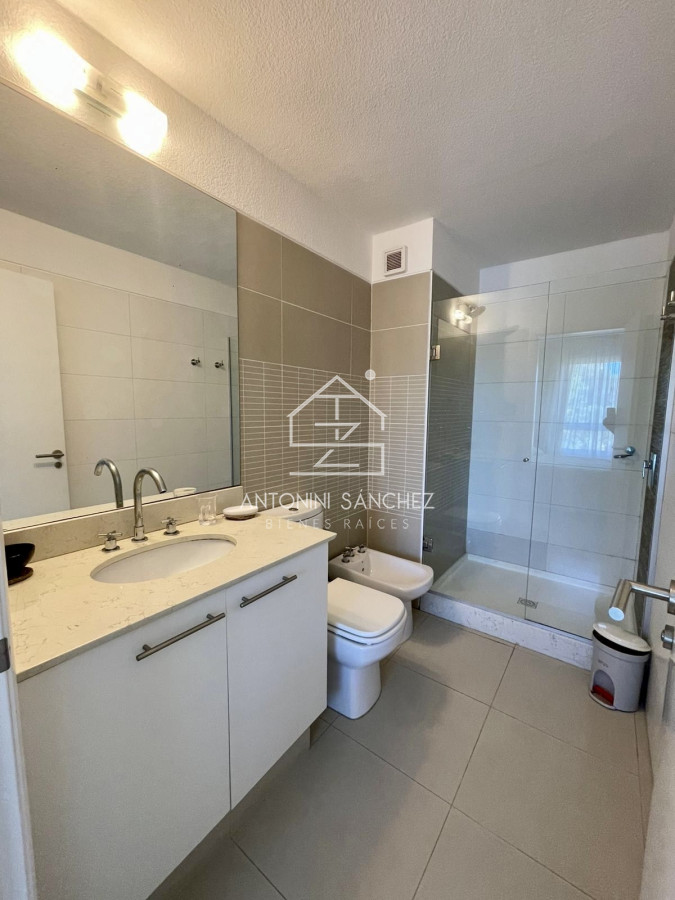 Apartamento ID.1598 - Alquiler anual apartamento 2 dormitorios Punta del Este