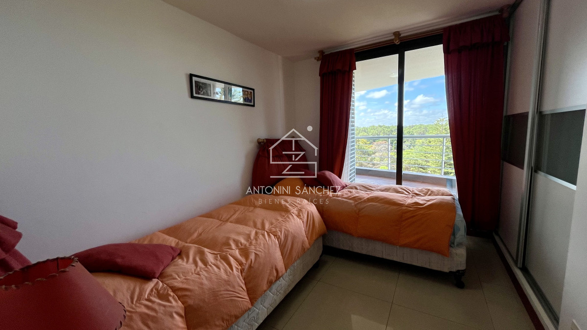 Apartamento ID.1917 - Venta Apartamento 3 Dormitorios Punta del Este Av Roosevelt