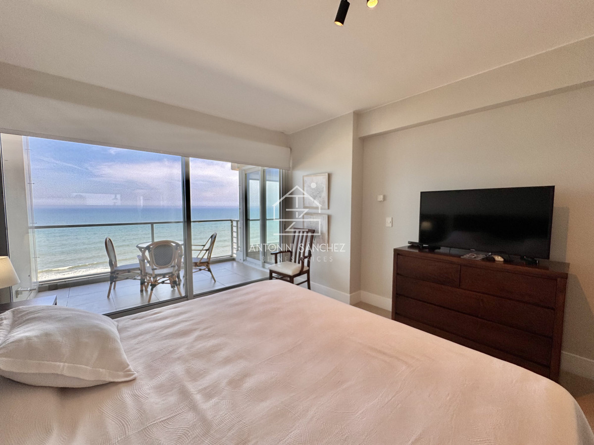 Apartamento ID.1749 - Venta Apartamento 2 dormitorios y servicio Le Parc Punta Del Este