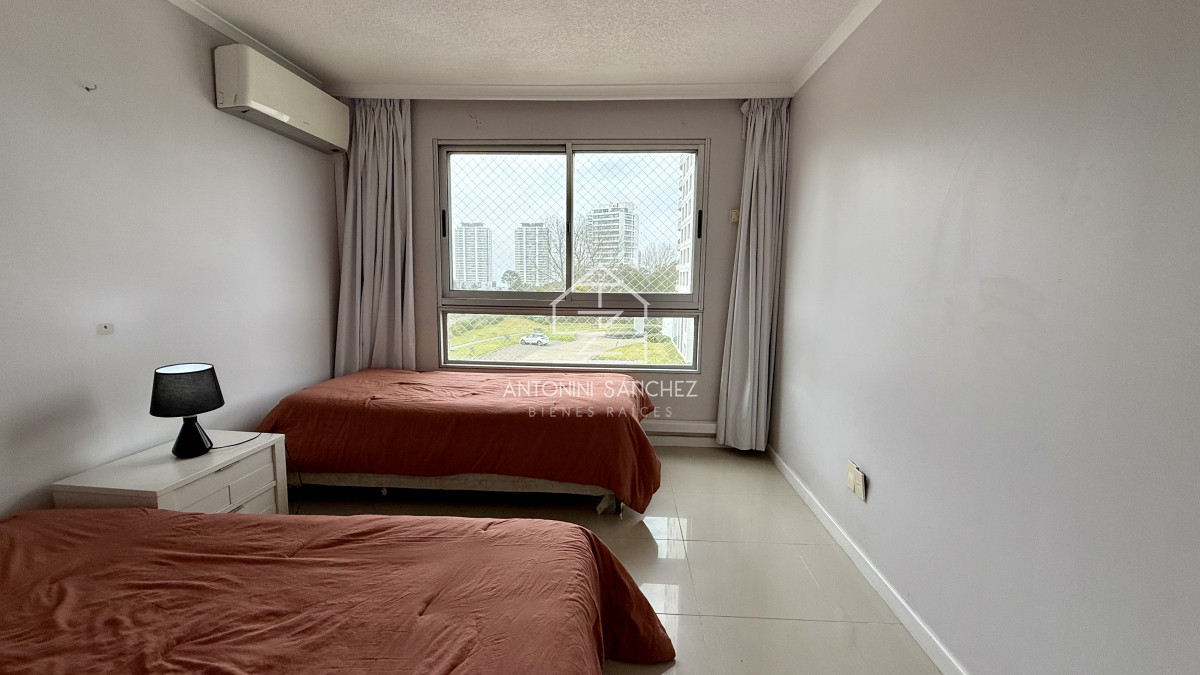 Apartamento ID.1254 - Venta apartamento 3 dormitorios mas dependencia Punta del Este