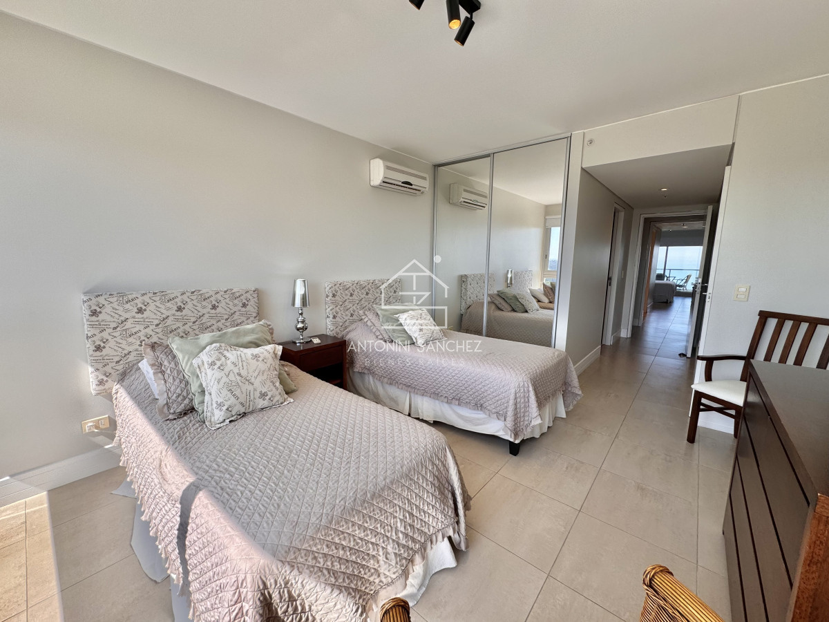 Apartamento ID.1749 - Venta Apartamento 2 dormitorios y servicio Le Parc Punta Del Este