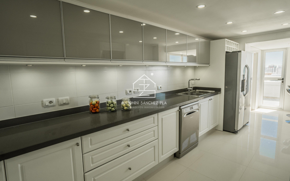 Apartamento ID.3641 - PISO ALTO CON VISTA AL PUERTO