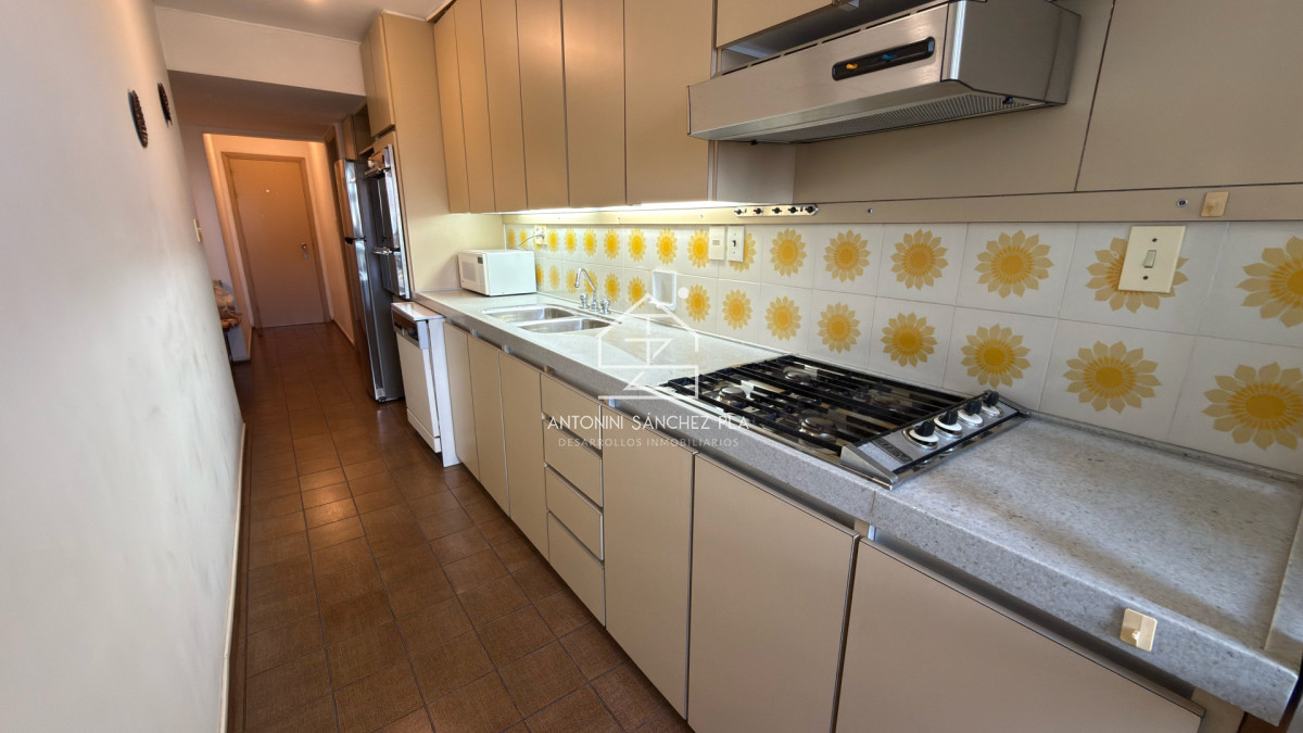 Apartamento ID.3199 - Venta Apartamento 2 Dormitorios y Dependencia Península Punta del Este