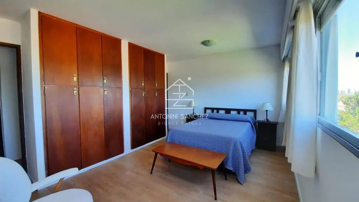 Apartamento ID.2129 - Venta apartamento 3 dormitorios y dependencia de servicio mansa 