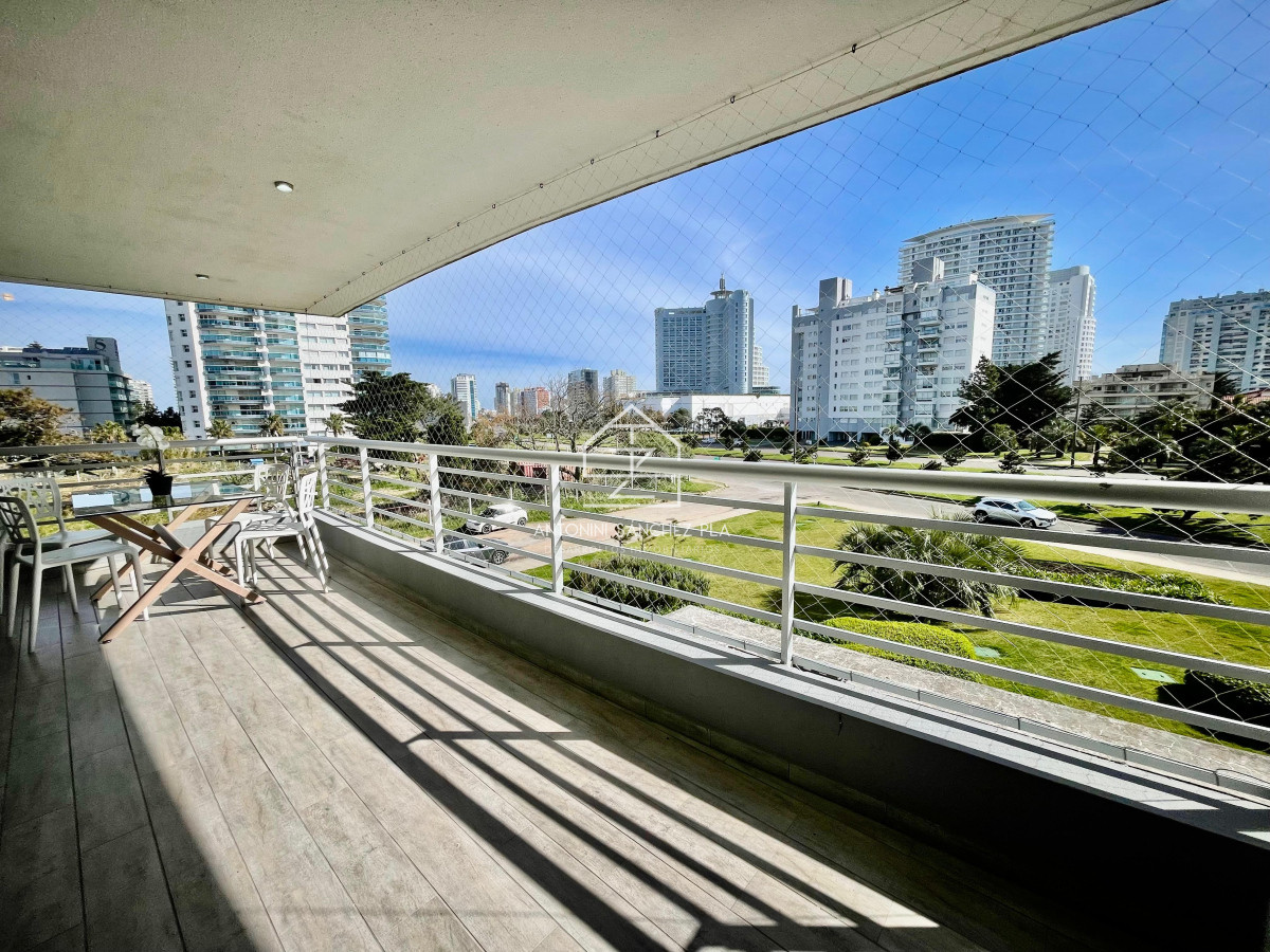 Apartamento ID.1130 - Venta apartamento 3 dormitorios Punta Del Este