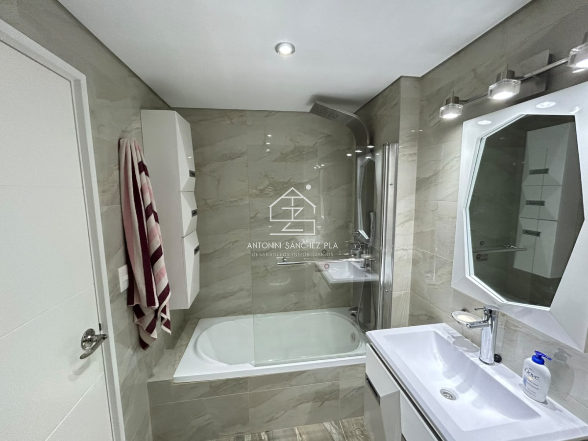 Apartamento ID.4538 - Venta apartamento un dormitorio Punta del este Playa Mansa Primera linea