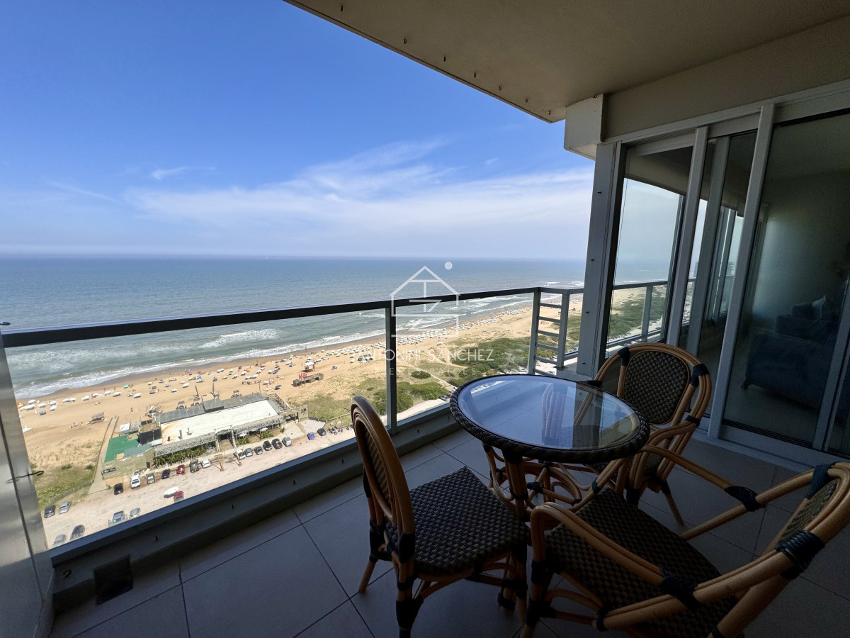 Apartamento ID.1749 - Venta Apartamento 2 dormitorios y servicio Le Parc Punta Del Este