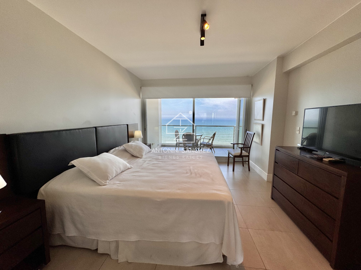 Apartamento ID.1749 - Venta Apartamento 2 dormitorios y servicio Le Parc Punta Del Este