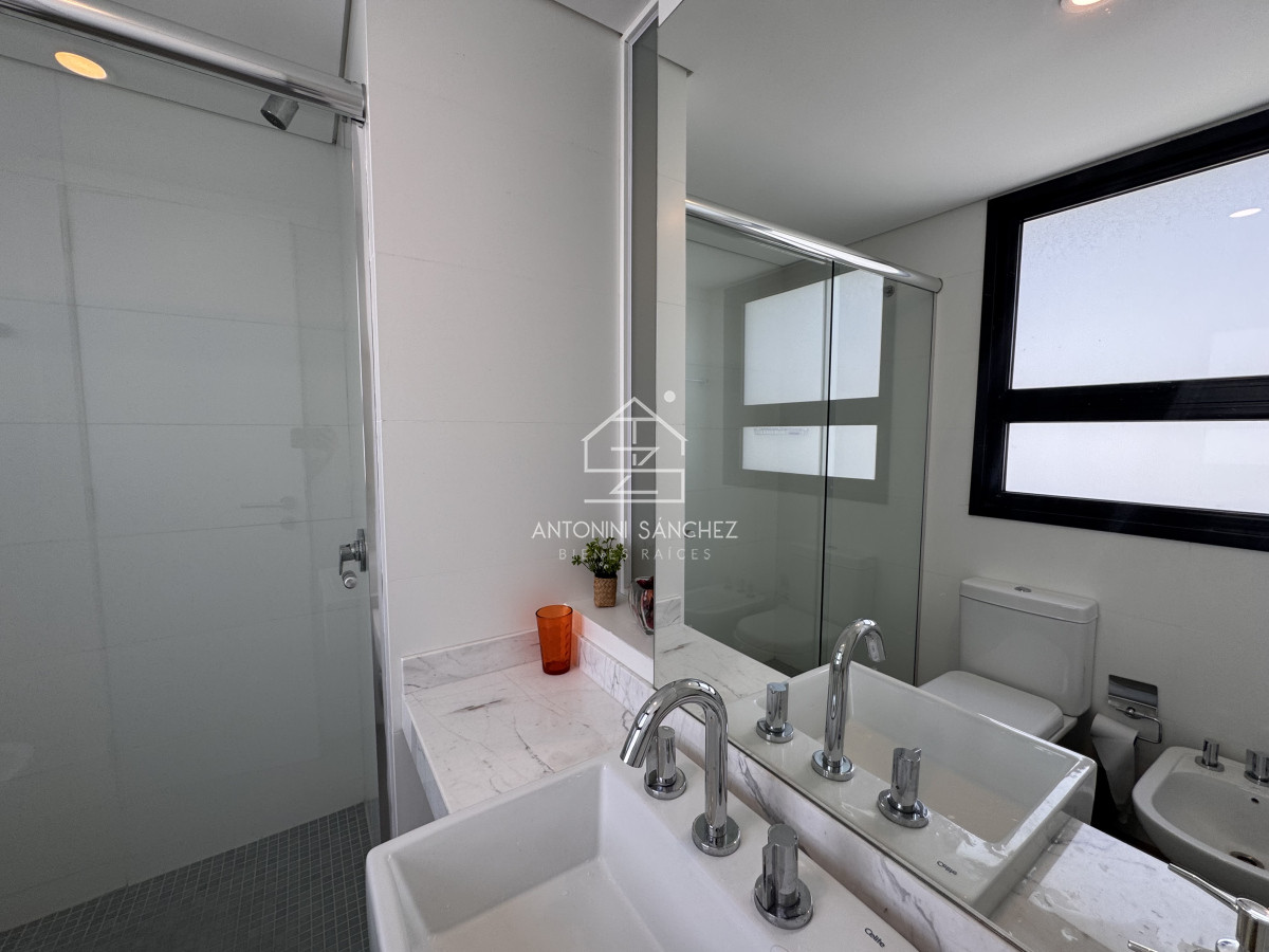 Apartamento ID.1865 - Venta apartamento 2 dormitorios 2 baños Punta del Este