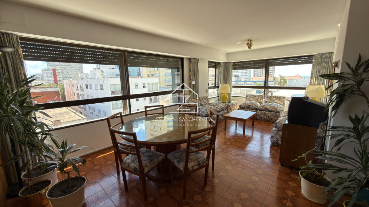 Apartamento ID.3199 - Venta Apartamento 2 Dormitorios y Dependencia Península Punta del Este