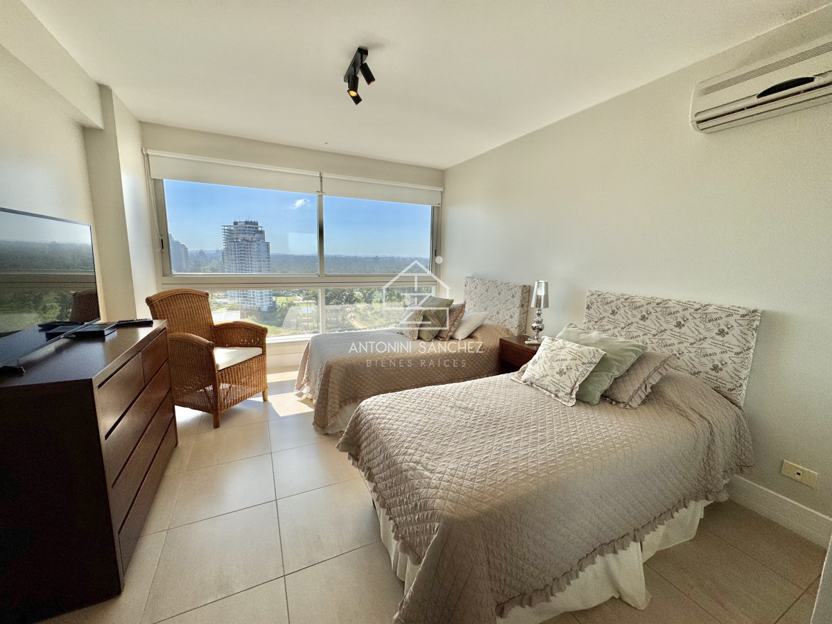 Apartamento ID.1749 - Venta Apartamento 2 dormitorios y servicio Le Parc Punta Del Este