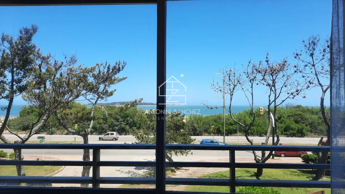 Apartamento ID.2129 - Venta apartamento 3 dormitorios y dependencia de servicio mansa 