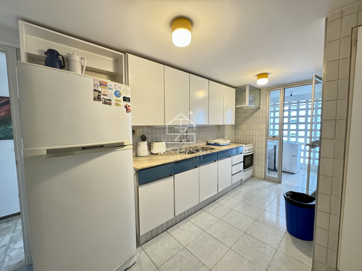 Apartamento ID.1083 - Venta apartamento 2 dormitorios mas dependencia