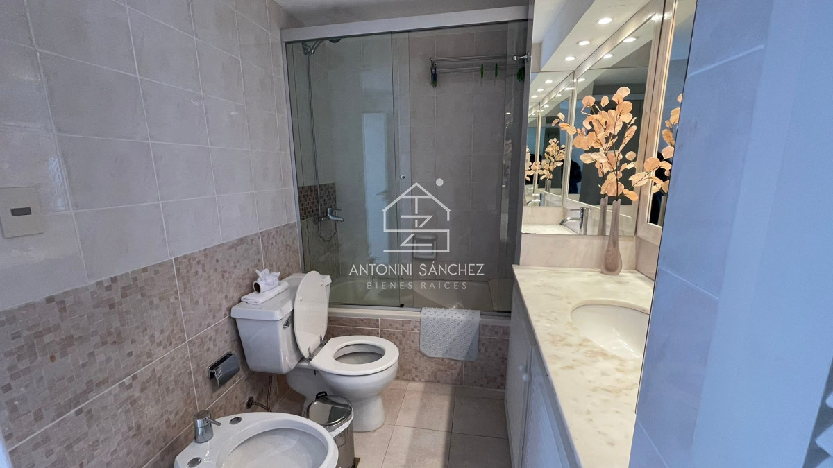 Apartamento ID.2210 - VENTA APARTAMENTO DE 2 DORMITORIOS. PUNTA DEL ESTE PENINSULA