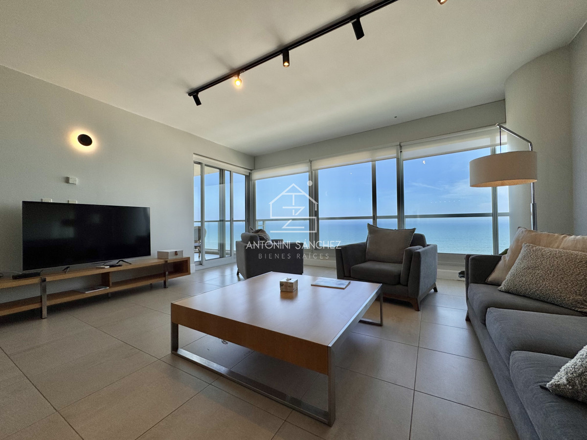 Apartamento ID.1749 - Venta Apartamento 2 dormitorios y servicio Le Parc Punta Del Este
