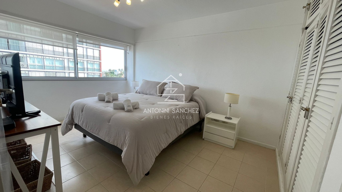 Apartamento ID.2210 - VENTA APARTAMENTO DE 2 DORMITORIOS. PUNTA DEL ESTE PENINSULA