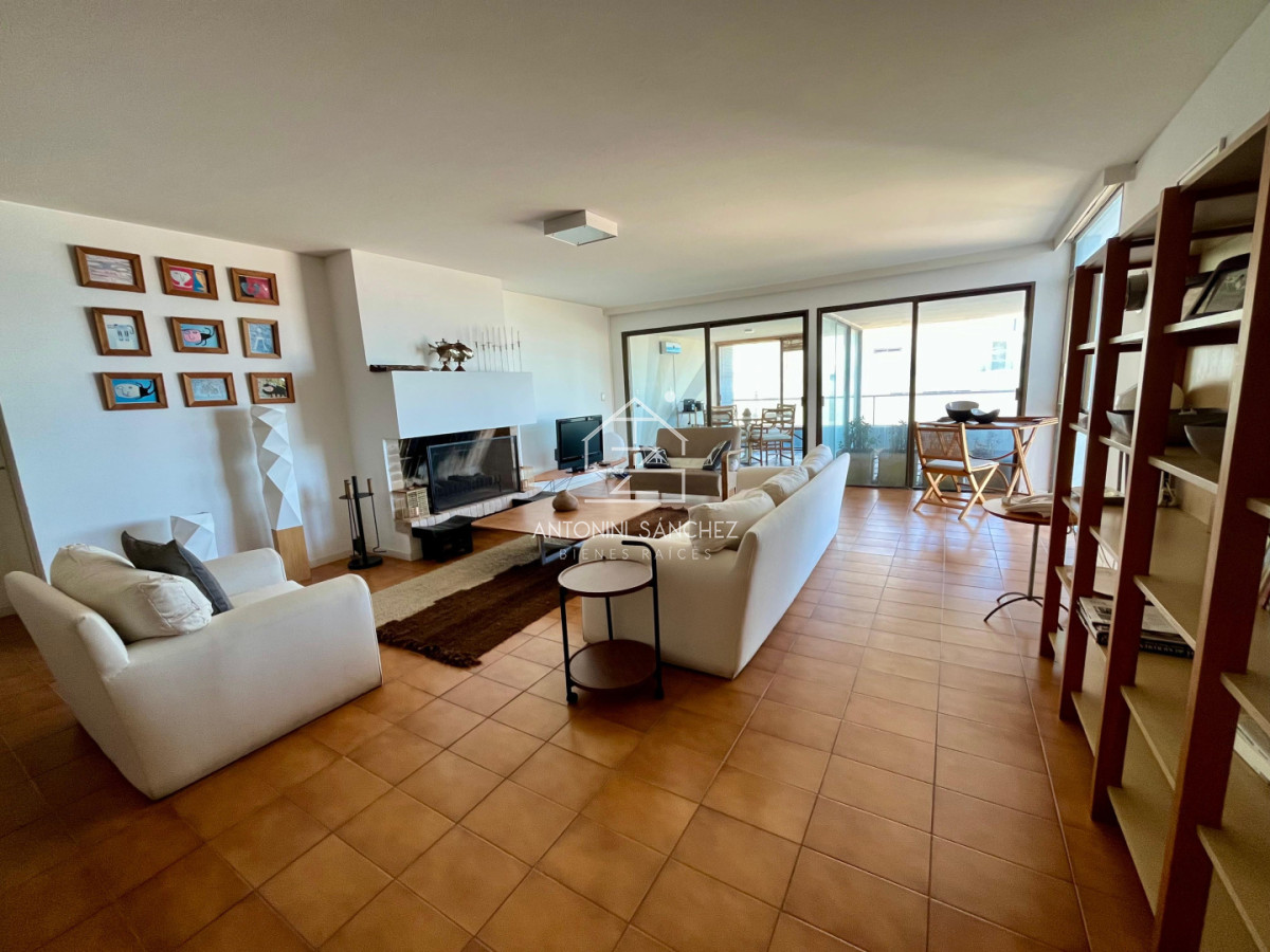 Apartamento ID.2953 - VENTA APARTAMENTO 4 DORMITORIOS PUNTA DEL ESTE
