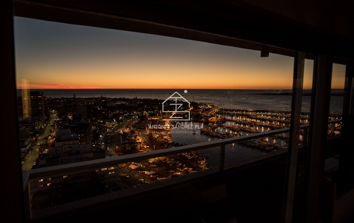 Apartamento ID.3641 - PISO ALTO CON VISTA AL PUERTO