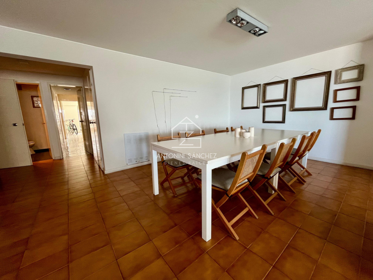 Apartamento ID.2953 - VENTA APARTAMENTO 4 DORMITORIOS PUNTA DEL ESTE