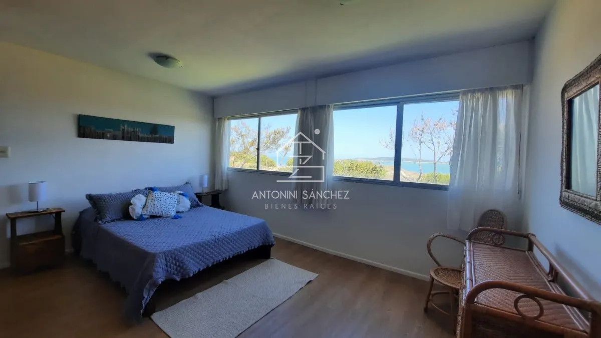 Apartamento ID.2129 - Venta apartamento 3 dormitorios y dependencia de servicio mansa 