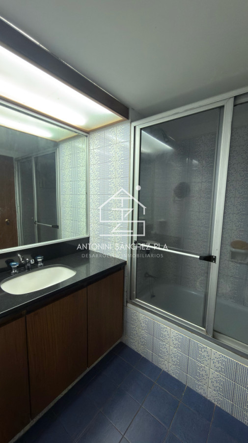 Apartamento ID.3199 - Venta Apartamento 2 Dormitorios y Dependencia Península Punta del Este