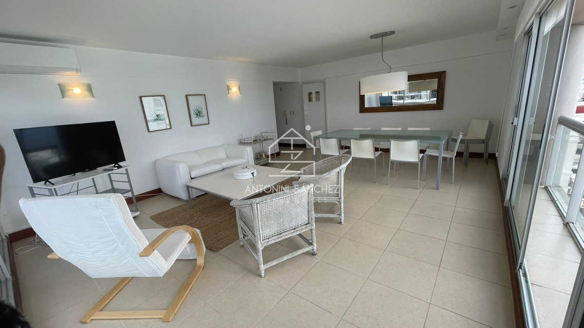 Apartamento ID.2210 - VENTA APARTAMENTO DE 2 DORMITORIOS. PUNTA DEL ESTE PENINSULA